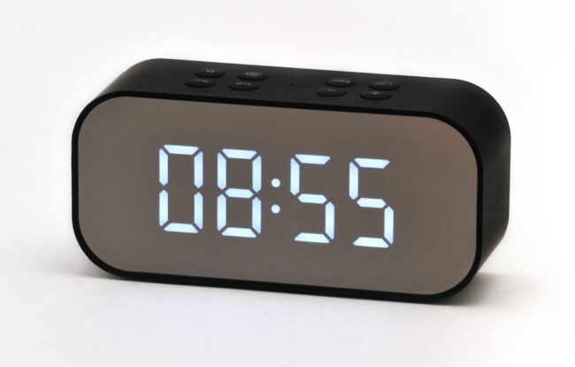electronic-liquid-crystal-clock-with-digital