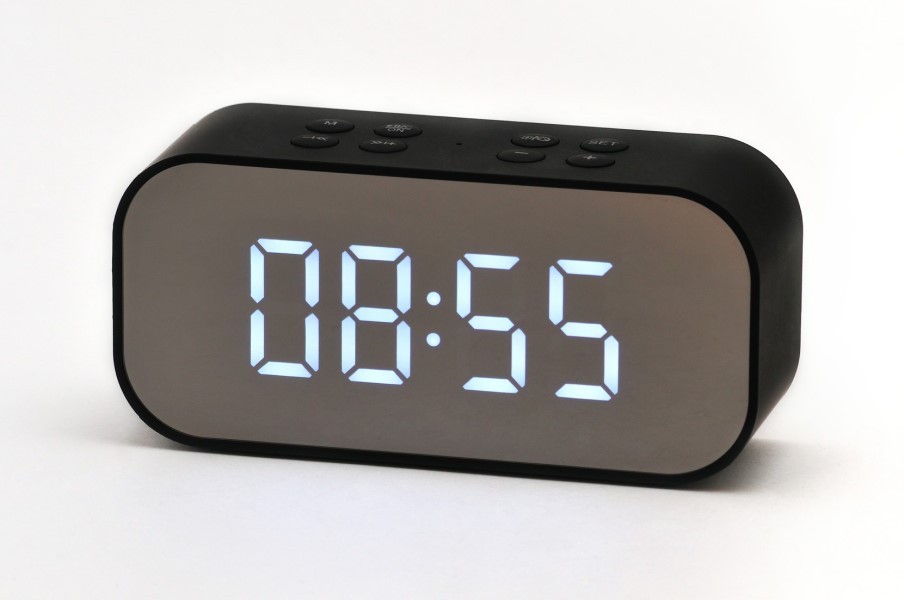electronic-liquid-crystal-clock-with-digital